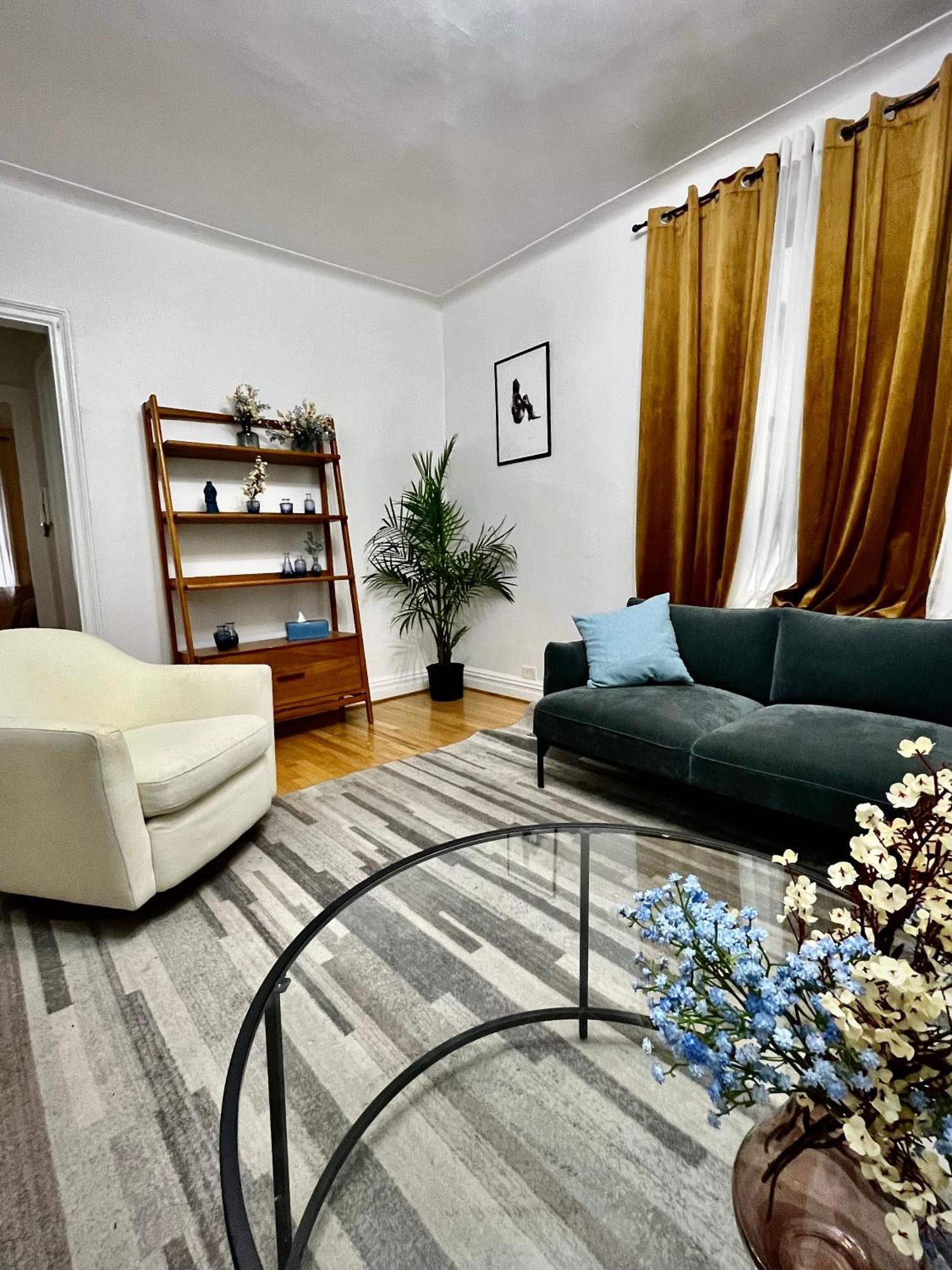 Beauty In The Heart Of The Village Apartment *